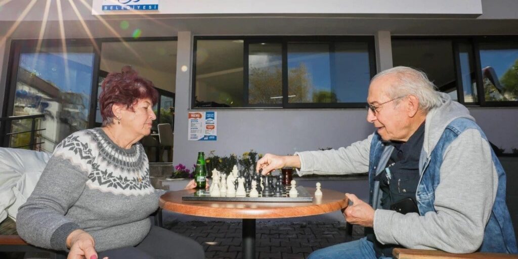 80 bin emekli akin etti yiyecek icecek sudan ucuz tansiyon ve sekeri de olcuyorlar AsB3NCwO