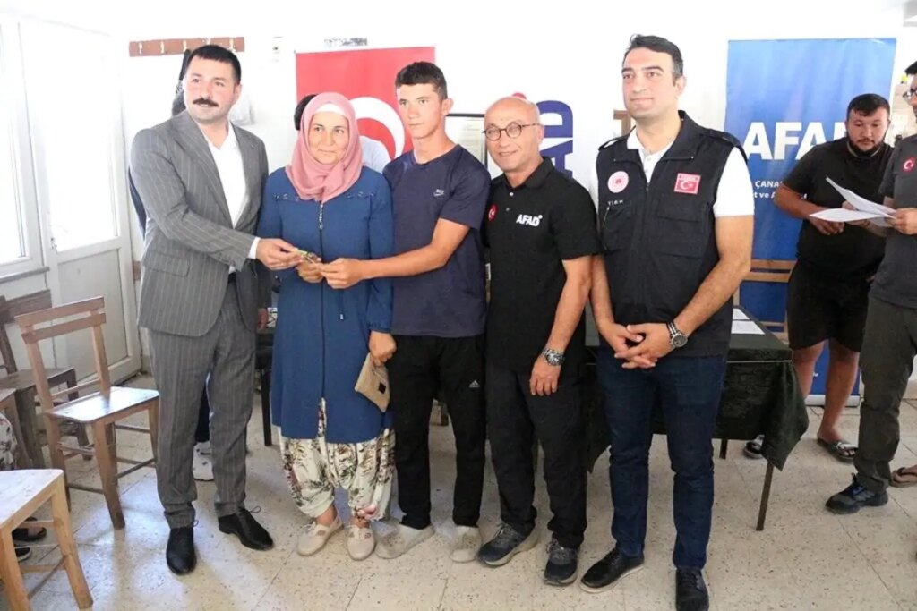 ayvacikta afet konutlari tamamlandi flOERd4h