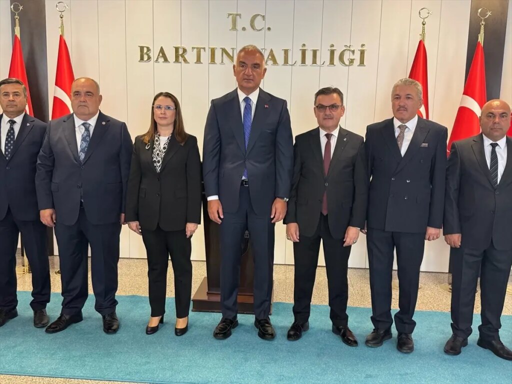 bakan ersoy bartinda ziyarette bulundu yar6WP7w