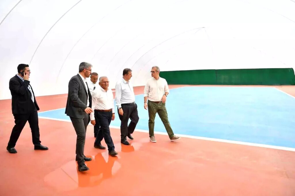 baskan buyukkilic uzeri kapatilan tenis kortlari calismalarini inceledi g5aY3mEV