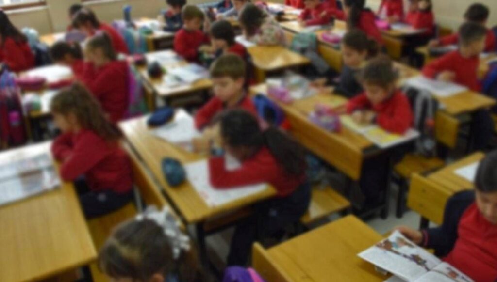 devlet okulu kiyafeti bin 700 tl ozel okul kiyafeti 10 bin tl ALQGRYVt