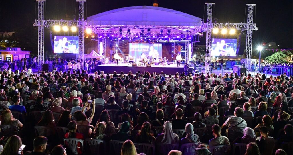 festival deprem nedeniyle yarida kaldi mbulzZdY