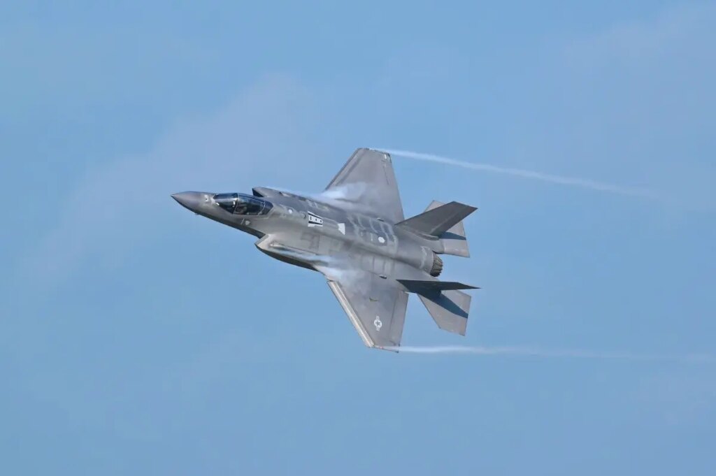 japonyada f 2a ucagi okyanusa dustu FMVl2TK5