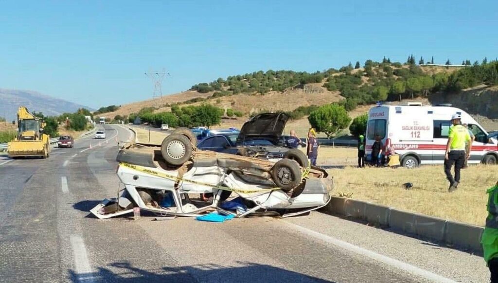 Manisa’da kavşakta kaza: Ölü ve yaralılar var