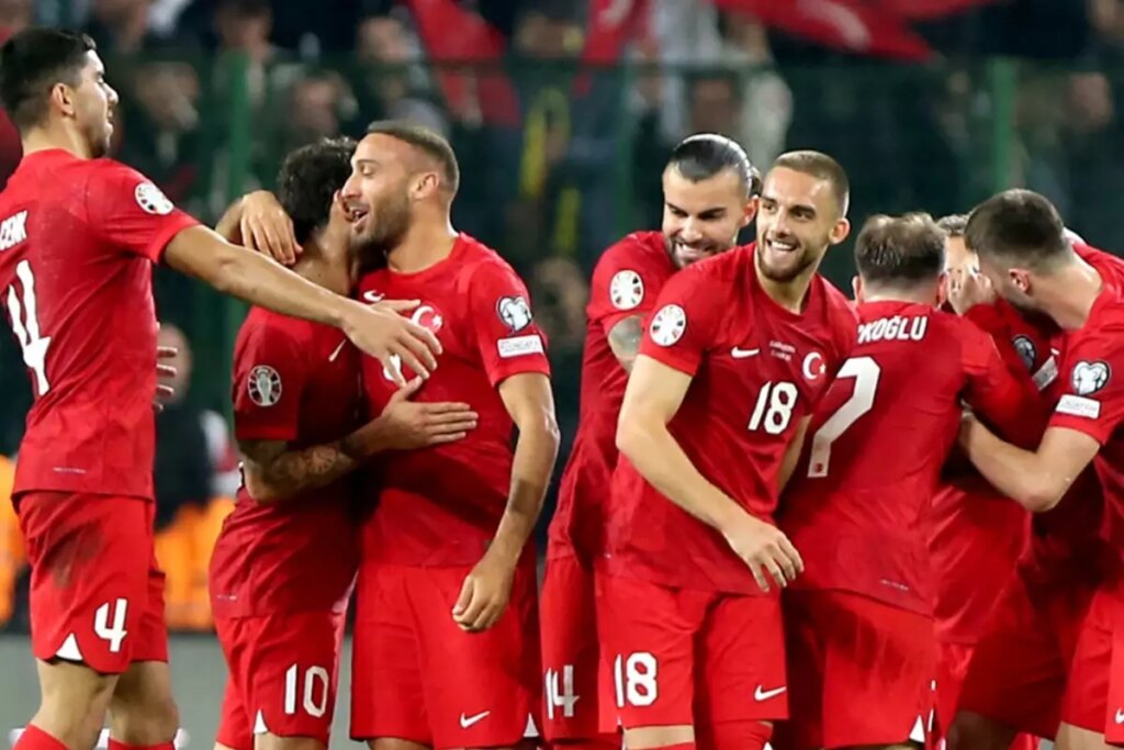 milli takimin yildizi imzayi atti iste cenk ozkacarin yeni takimi hhZX4EBC