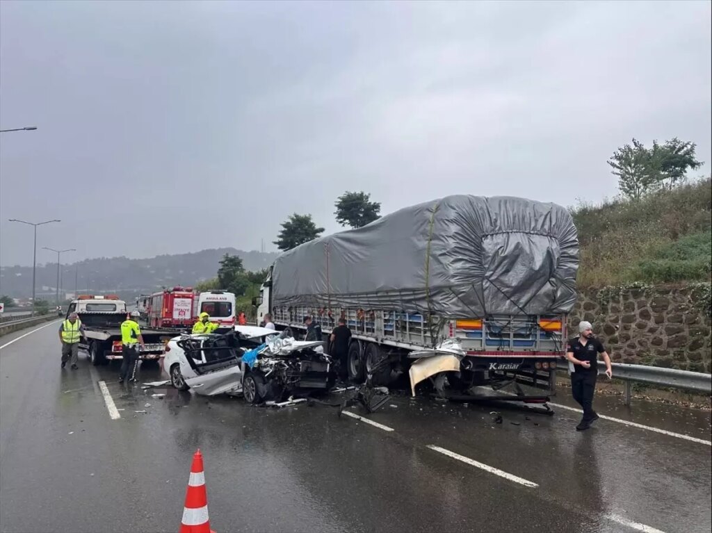 orduda trafik kazasi 1 olu 2 yarali ZFMB6NNy