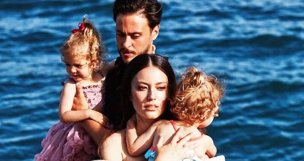 pelin akil ve anil altan resmen bosandi wa4MGlG6