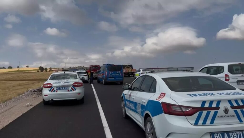 tokatta trafik kazasi aile faciasi Y7k9XIvN