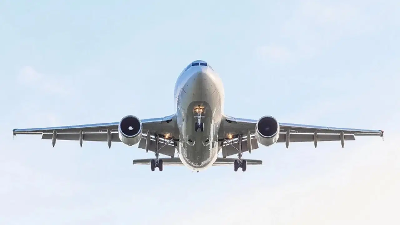 alman havayolu sirketi lufthansada 4 bin kisiyi isten cikarma karari yapay zeka ayrintisi fgxswiAz