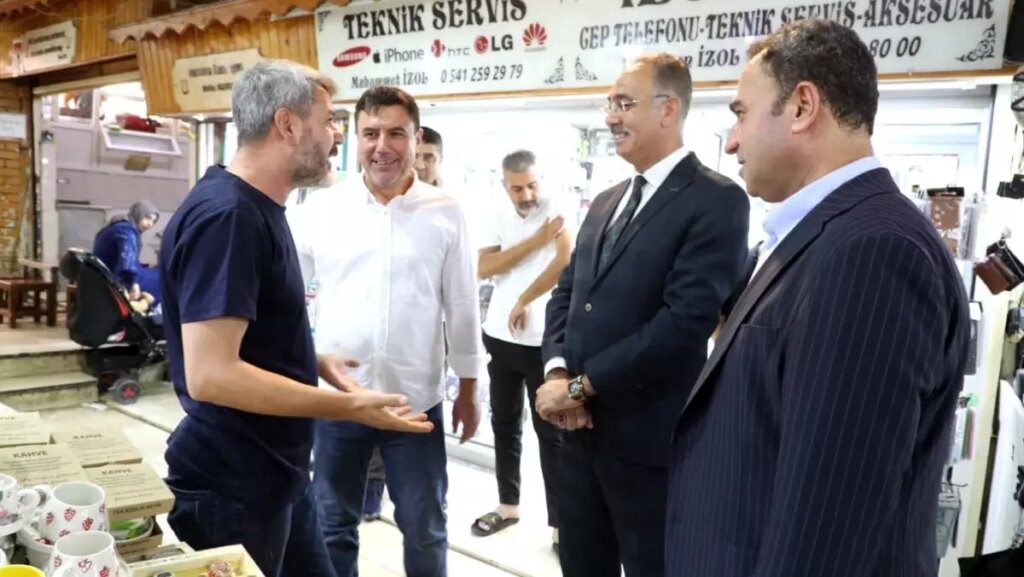 baskan kus sanliurfanin tarihi carsilarinda esnafla bulustu MIlieMRt