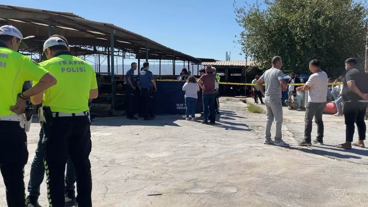 kamyonun carpmasiyla 3 yasindaki cocuk hayatini kaybetti QkvQM15r