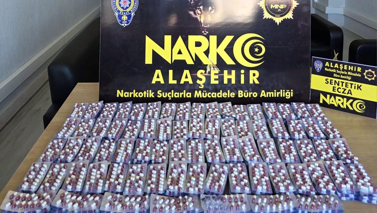 manisada uyusturucu operasyonu 1 tutuklama ncM8rfUR