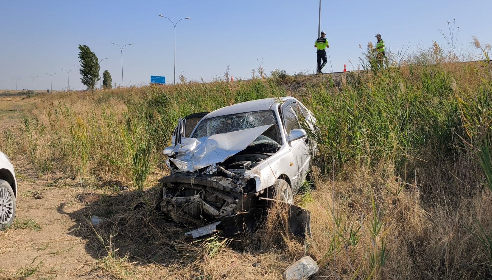 otomobil polis aracina carpti 2si cocuk 4 yarali mqmqMP85