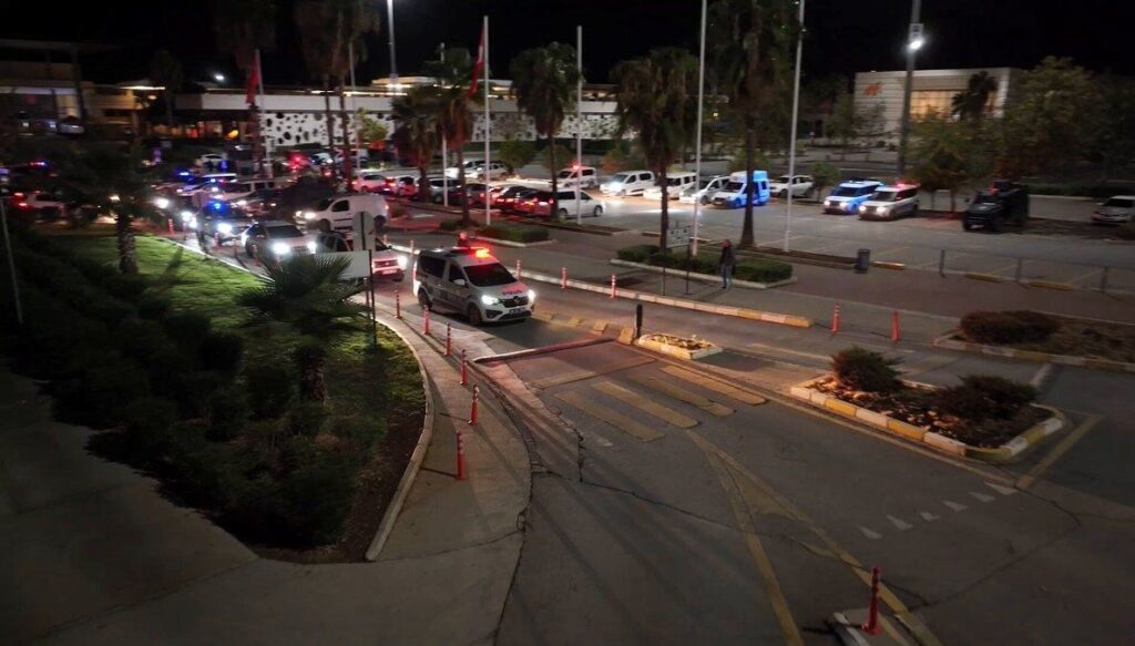 adanada baygaralar operasyonu 106 supheli gozaltina alindi lmR4glPE.jpg