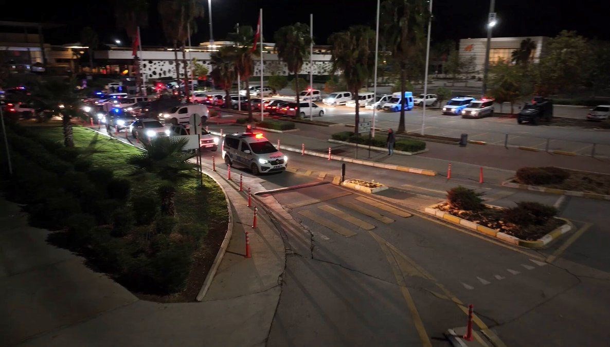 adanada baygaralar operasyonu 106 supheli gozaltina alindi lmR4glPE.jpg