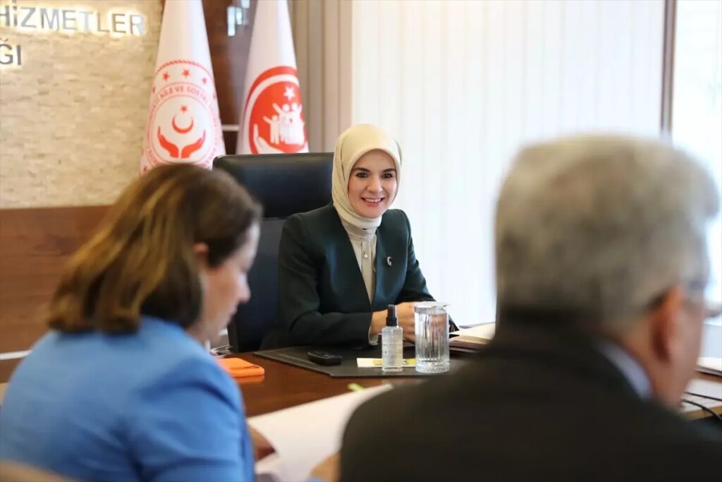 aile enstitusu danisma kurulu toplantisi gerceklestirildi 8O2DI9Ib.jpg