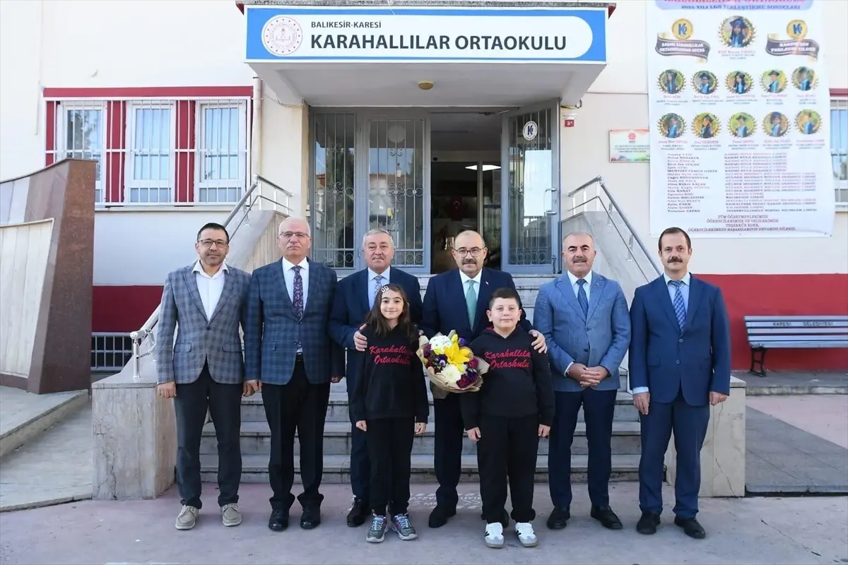 balikesir valisi ustaoglu karahallilar ortaokulunu ziyaret etti viUuZRBE.jpg