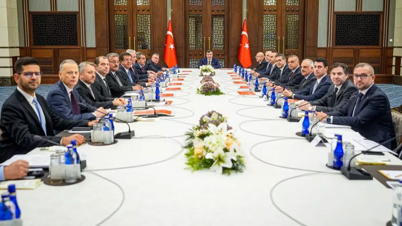 cumhurbaskanligi kulliyesinde kritik ekonomik toplanti gerceklesti FaeI1iJB