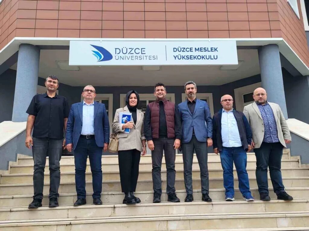 duzce ticaret ve sanayi odasi meslek yuksekokullari ile isbirligi toplantisi duzenledi fhdrxVGA.jpg