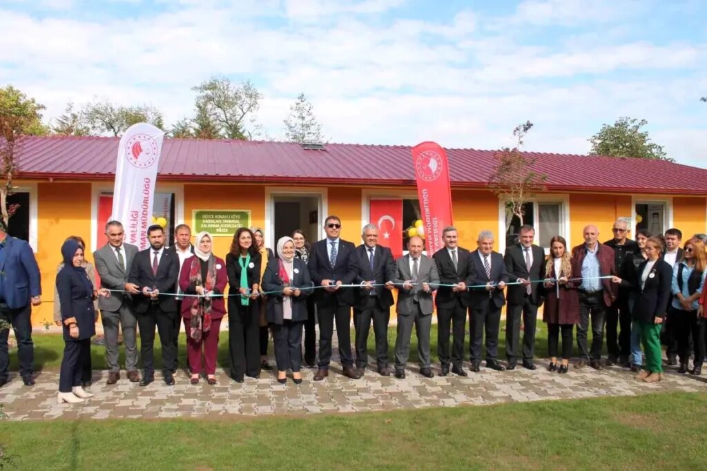 duzcede kadin ureticilerden tarimsal kalkinma kooperatifi acilisi VYvUDngl.jpg