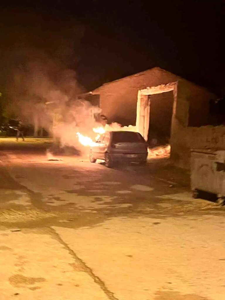 eskisehirde park halindeki otomobil yangini gStZdsmi.jpg