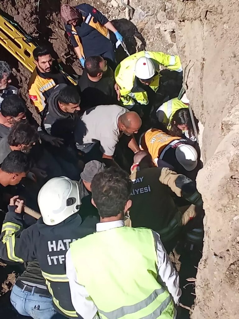 hatayda isci toprak kaymasinda yaralandi YEgesqA8.jpg