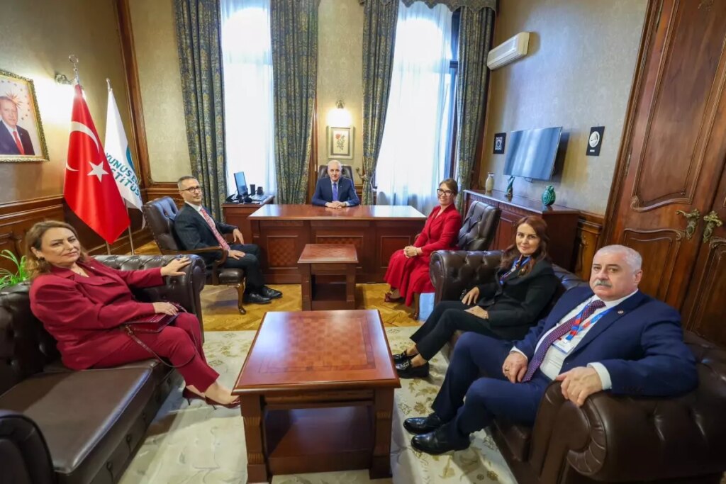 kurtulmustan budapeste ziyareti 7QvO9NSw