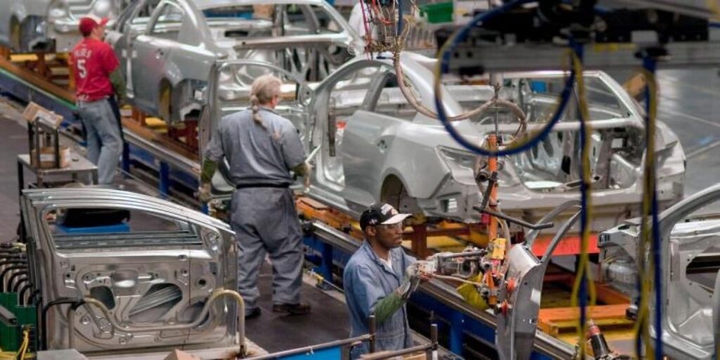 otomotiv sektorunde 350 bin calisan risk altinda sM5HHgHj.jpg