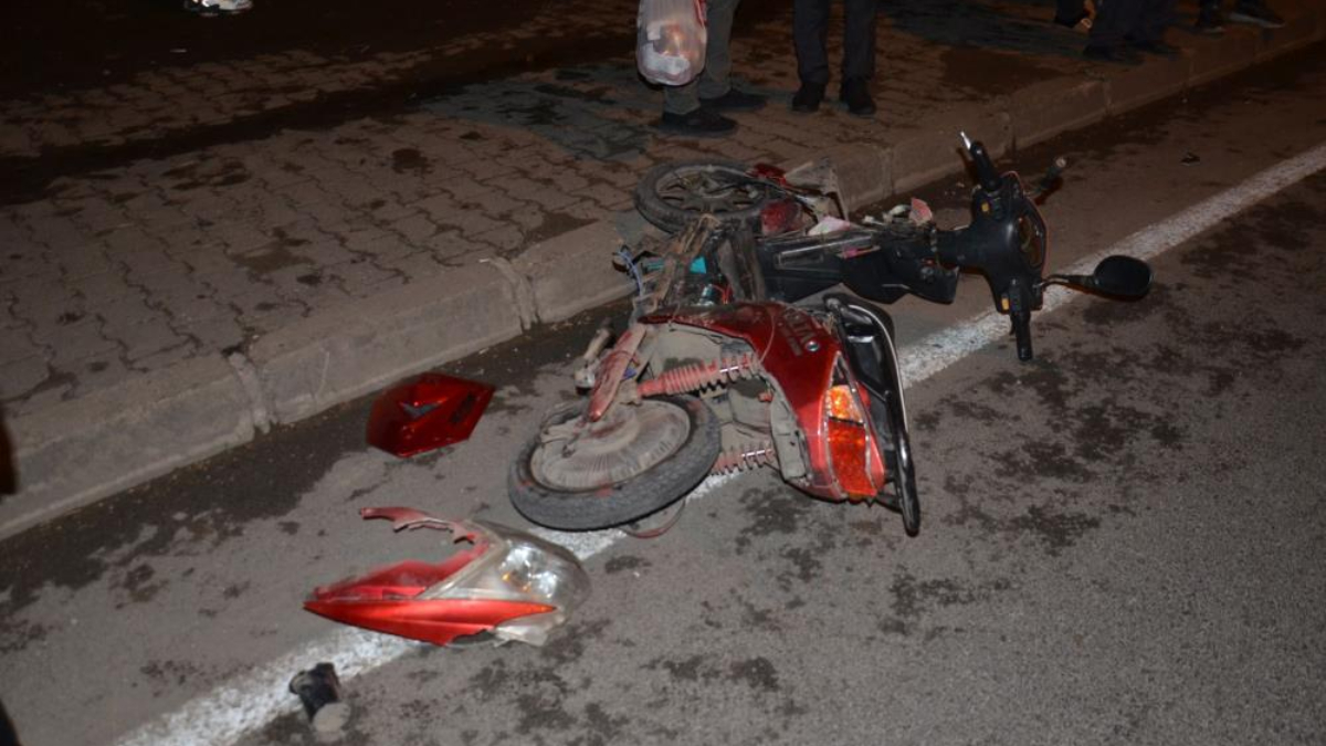 samsunda otomobilin carptigi elektrikli bisikletteki cocuk oldu l7L1P5kp.jpg