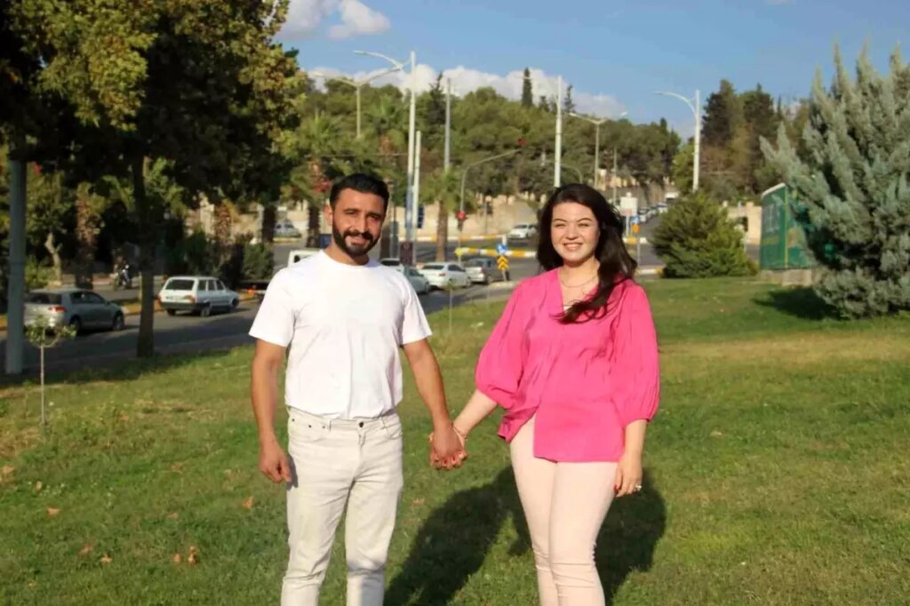 sanliurfada gelin ve damat ceyizini at arabasiyla tasiyarak gelenekleri yasatti zZH1dAI2.jpg