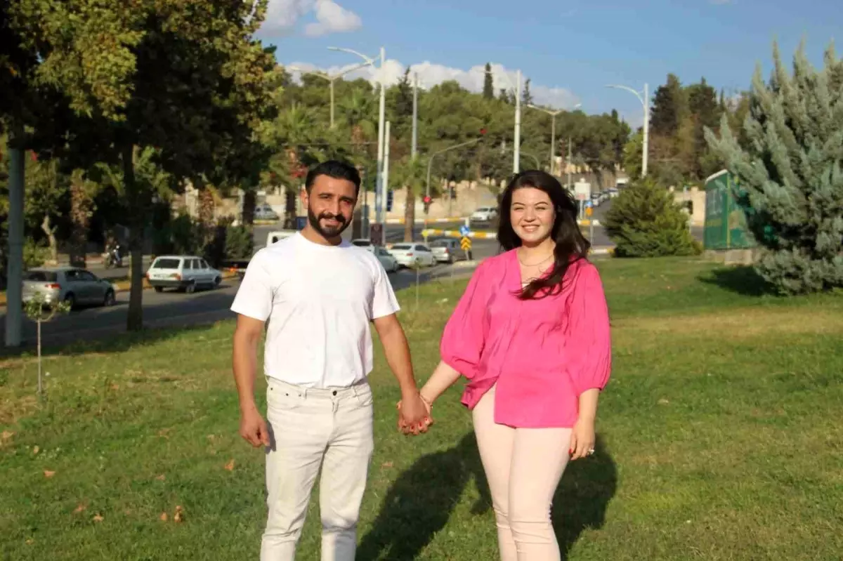 sanliurfada gelin ve damat ceyizini at arabasiyla tasiyarak gelenekleri yasatti zZH1dAI2.jpg