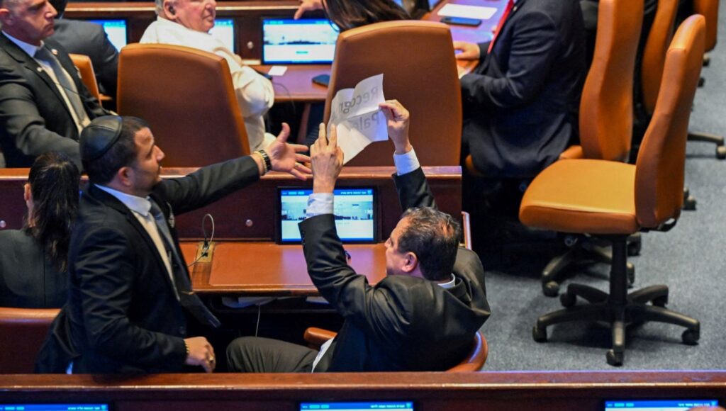 trump konusuyordu israil meclisinde filistini taniyin pankarti acildi p9wKFKW7.jpg