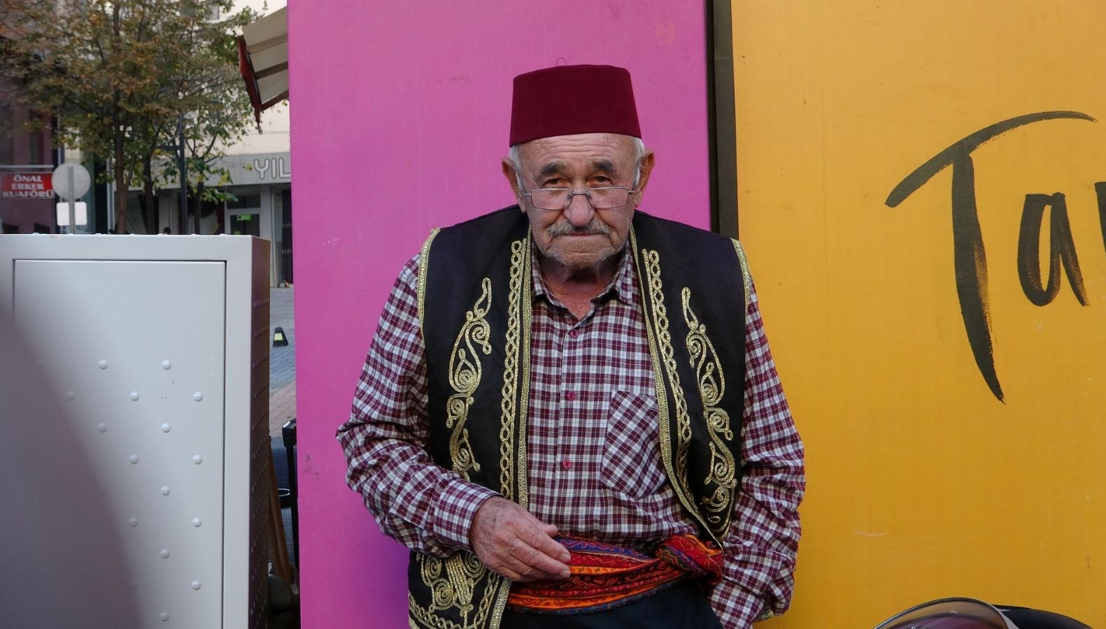 11 yasindan bu yana sokaklarda alin teriyle ornek oluyor wMgXaPC9.jpg