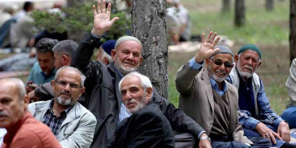 emekli maasindan yuzde 3 kesecekler uc kurusa da goz diktiler e3cjbPVn.jpg