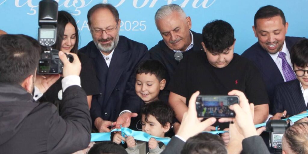 gorevden alindi ama torenlere devam ediyor ali erbas anaokulu acilisinda ortaya cikti vbWJNUtU.jpg