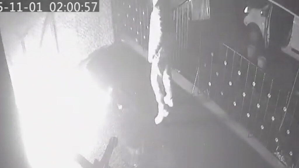 istanbulda kadini darbedilmekten kurtaran esnafin dukkanini atese verdi bbMQgh7c.jpg