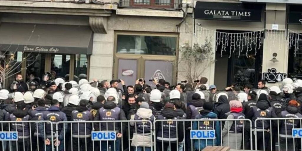 nazim dastan ve cihan bilgin icin yapilan basin aciklamasinda gozaltina alinan gazeteciler beraat etti MDt9BByG.jpg