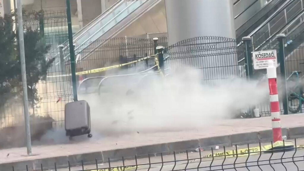 tren istasyonundaki sahipsiz canta funye ile patlatildi Kx1JqHKl.jpg
