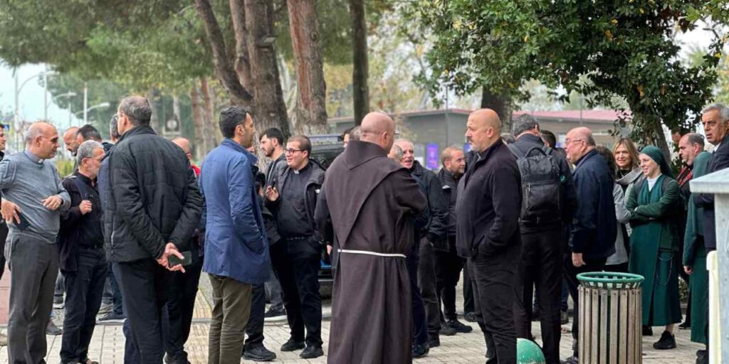 vatikan heyeti iznikte 7uXRhHDE.jpg