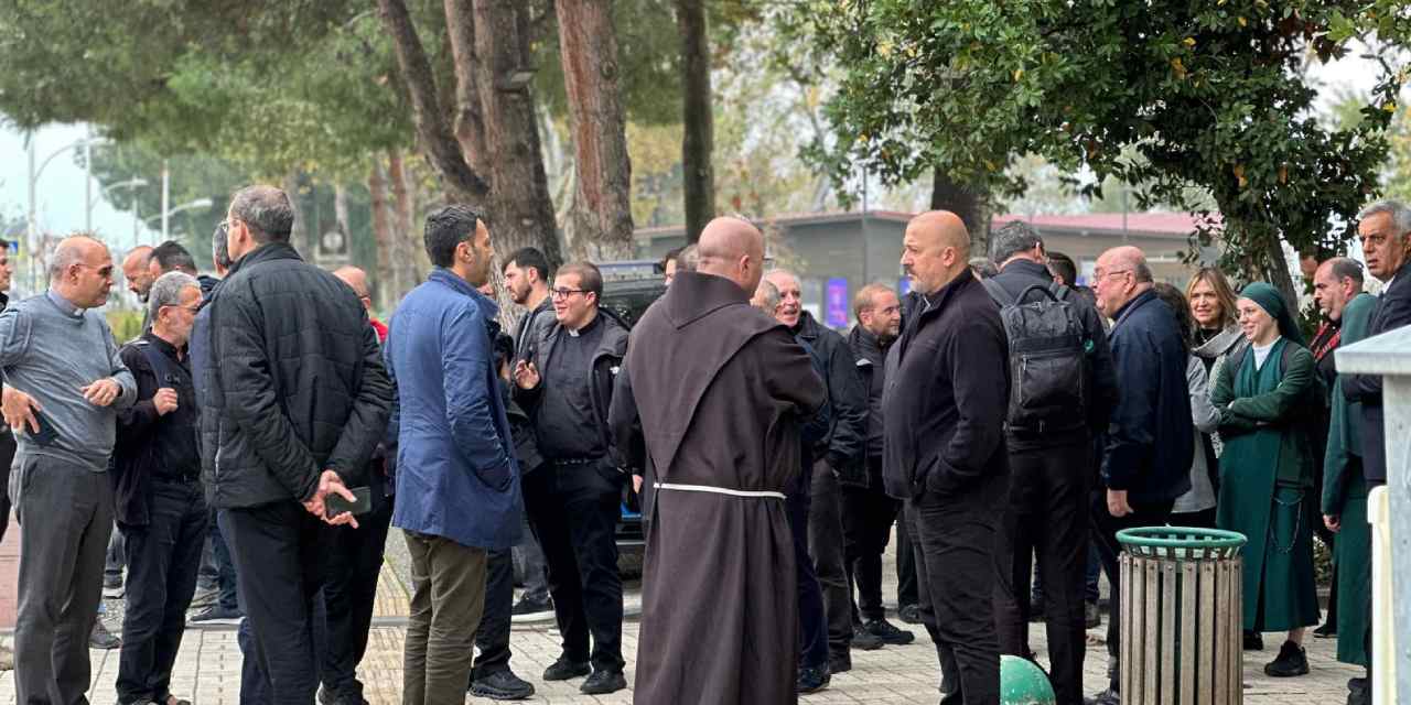 vatikan heyeti iznikte 7uXRhHDE.jpg