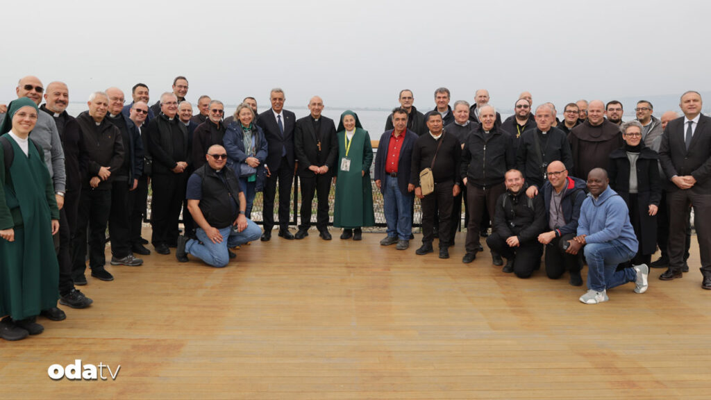 vatikan heyeti papadan once bursada WDDVJkJe.jpg