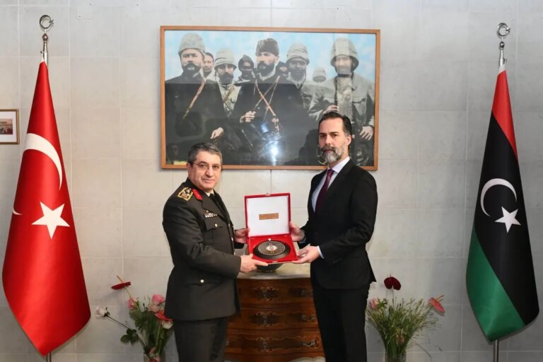 genelkurmay-baskani-bayraktaroglu-libya-gorev-grubu-komutanliginda-incelemelerde-bulundu-svRCFIfp.jpg