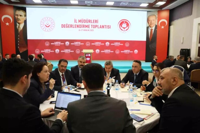 il-aile-ve-sosyal-politikalar-muduru-bayrak-il-mudurleri-degerlendirme-toplantisina-katildi-8A85jmTy.jpg