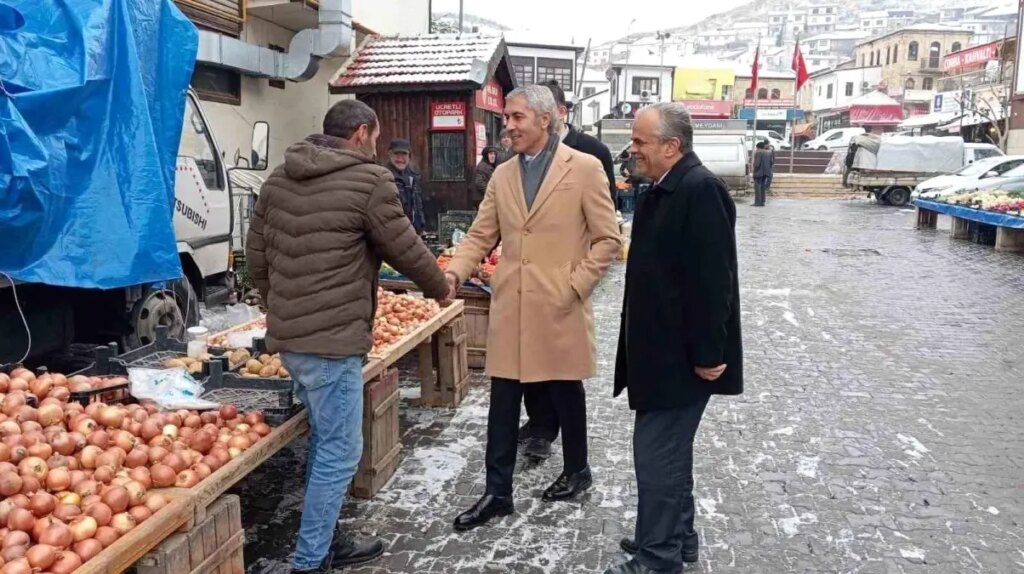 Kaymakam Coşkun, Çarşamba Pazarı’nı Ziyaret Etti