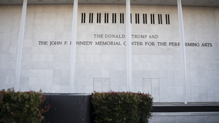 washingtondaki-kennedy-centerin-adina-trump-eklendi-BszyVtWz.jpg