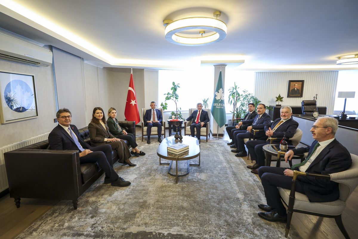 Özgür Özel: Siyasi Ahlak Yasası ve Ara Seçim İhtiyacı Üzerine Değerlendirmeler