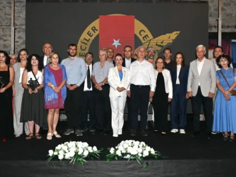 Izmir gazeteciler cemiyeti 80 yasini dayanisma ve odullerle kutladi 1aq9fPEC