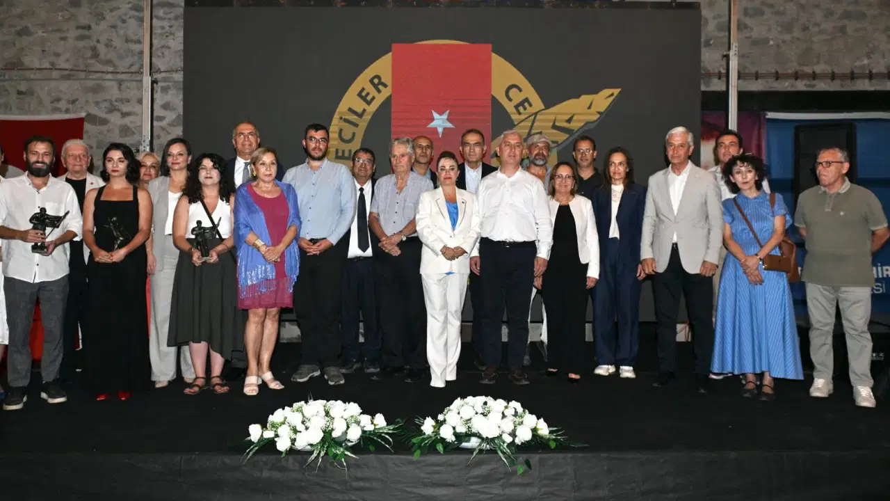 Izmir gazeteciler cemiyeti 80 yasini dayanisma ve odullerle kutladi 1aq9fPEC